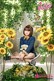 庭園風背景で撮影したアニメ系ドール全身写真