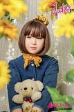 やさしい表情が特徴の貧乳ドールフェイス写真
