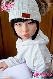 小柄ドールの可憐なスタイルを楽しめる全身写真
