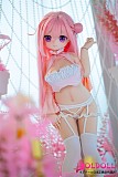 コスプレドールの華やかなピンク髪スタイル