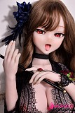 黒トップスと豊かなバストラインが映える巨乳ドール
