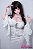 白いワンピースが美しく映えるアニメ美少女ドール
