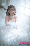 見上げる角度から楽しむ瞑り目ドールの優しく安らかな寝顔