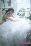 後ろ姿に流れるドレスラインが魅力の花嫁ドールスタイル
