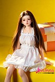 
Danielleモデルの繊細なフェイスメイクを楽しめるクローズアップ写真

