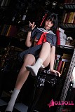 ミニスカート姿の美少女ラブドール
