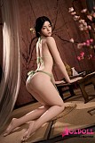 妖艶な魅力を感じる美人ラブドール

