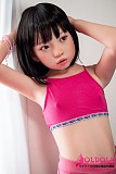 ピンクのカジュアル衣装がポップで可愛い貧乳ドール
