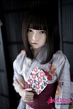 白バスローブと華奢なバストラインが美しく調和した貧乳ドール
