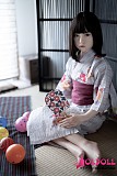 バスローブ生地の質感とシリコン肌のやわらかさを魅せるディテール
