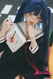 黒セーラー服姿の美少女ドール 座りポーズと自然なスタイリング
