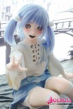 白膝上ソックスと青白パーカーの組み合わせが美しい足元ディテール
