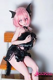 もこもこ衣装と黒ミニスカートのフェミニンなコーディネート
