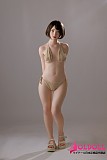 グレービキニが映える153cmモデルの華奢なウエストライン