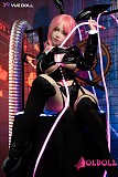 黒革の光沢感と黒ストッキングの透け感がセクシーな全身スタイリング