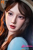 
まぶたを閉じた可憐な眠り顔のリアルドール
