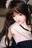 上品なドレス姿の等身大リアルドール