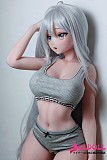 ショートパンツの裾から伸びる引き締まった脚部のスタイル特写
