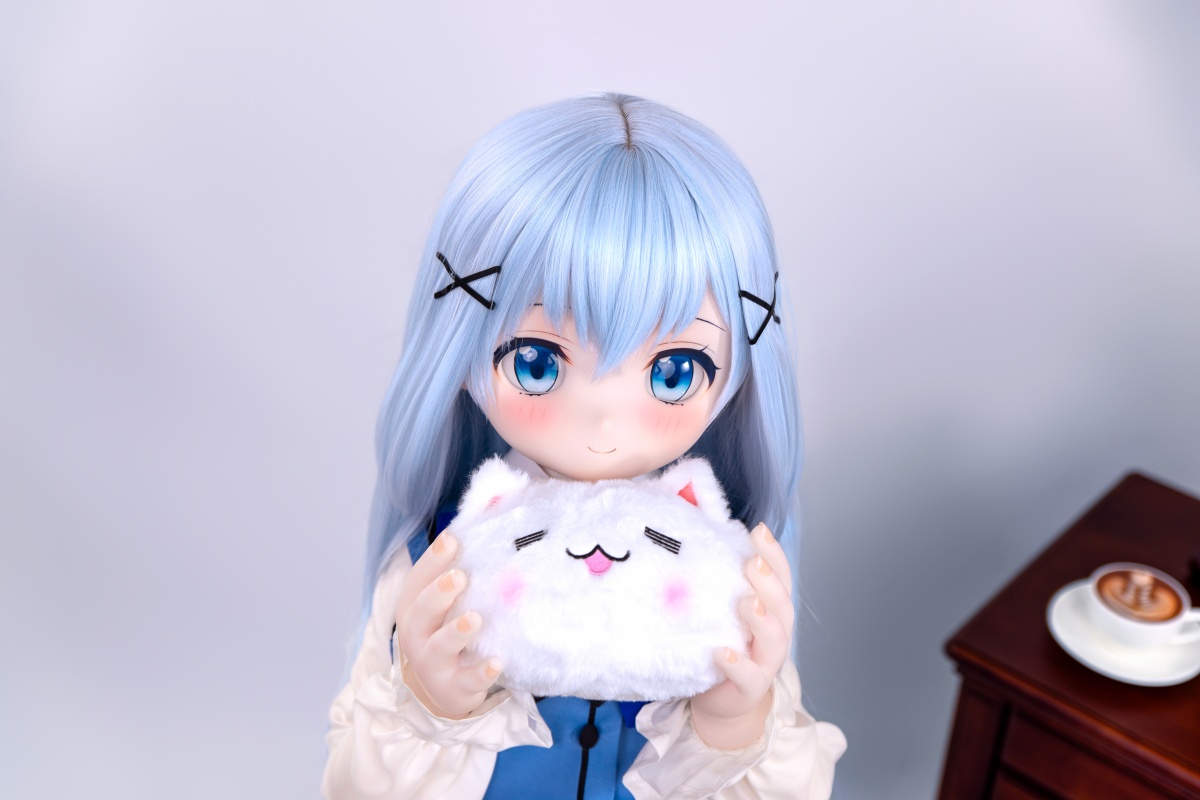 ブルー系カラーで統一された可愛いキャラクタードール