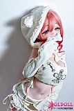 
赤髪と豊満な胸元のコントラストが美しい巨乳バストのアングル
