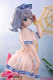 156cmの華奢な体型にAカップの控えめな胸元が調和する貧乳ドール