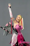 杖を持ったファンタジーコスプレドール
