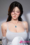 
豊かなGカップバストと爽やかな水色ワンピースのディテール
