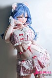 
視線を惹きつける豊満な胸元とキュートなウエストライン
