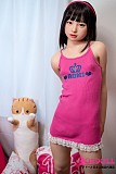 
スポーティーで爽やかな雰囲気を醸し出す赤タンクトップ姿の美少女ドール