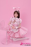 ピンクワンピースの胸元と可憐なシルエット 美人ラブドール
