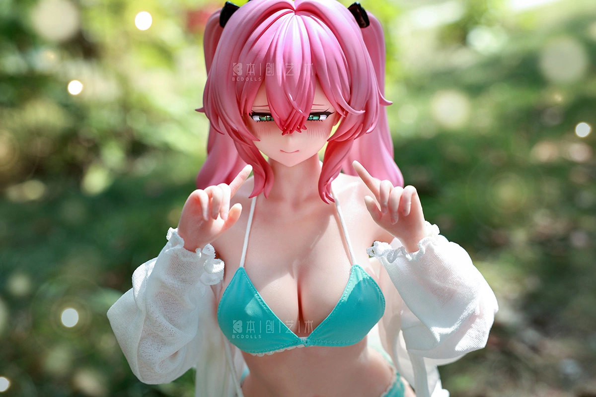 ピンクのツインテールと大きな瞳が特徴のアニメドール ピンクのツインテールと大きな瞳が特徴のアニメドール