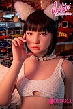 関節の継ぎ目がない美しい肩から腕へのシルエット
