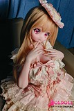 
優雅なドレスの胸元ラインとスリムなウエストが調和する上品な上半身アングル