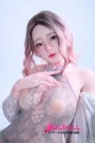 グレーのレース衣装を着たリアルドール