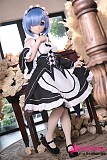 正面から眺める青髪メイドのアニメラブドール