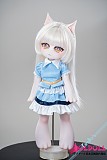 青いワンピースが似合う小さなアニメドール

