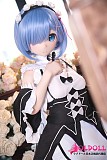 メイド服姿でこちらを見つめる125cmのシリコンドール
