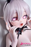 148cmサイズの巨乳ラブドールを斜めから捉える角度
