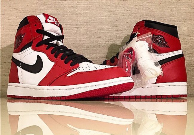 Air Jordan 1 Retro Hi OG Chicago 555088-101