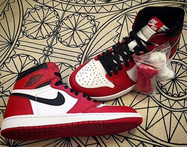 Air Jordan 1 Retro Hi OG Chicago 555088-101