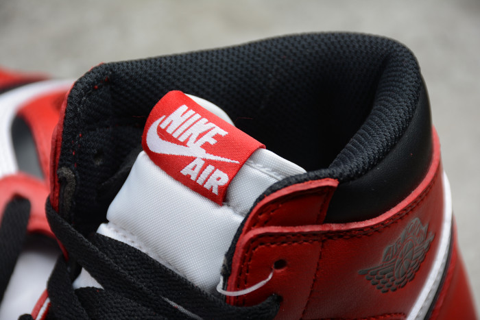 Air Jordan 1 Retro Hi OG Chicago 555088-101
