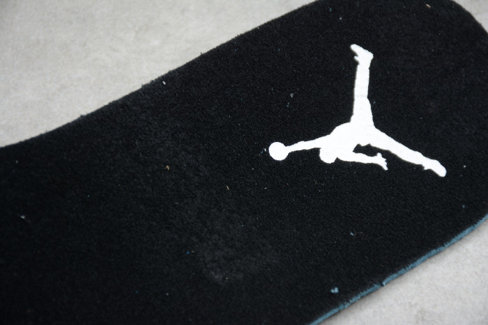 Air Jordan 1 Retro Mid 'Tuxedo' 554724-113