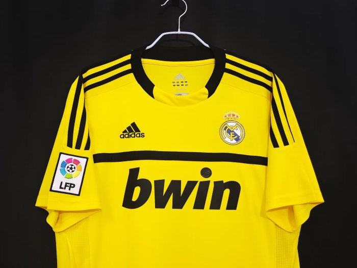 Real Madrid Retro Yellow Goalkeeper Jersey 2011/12