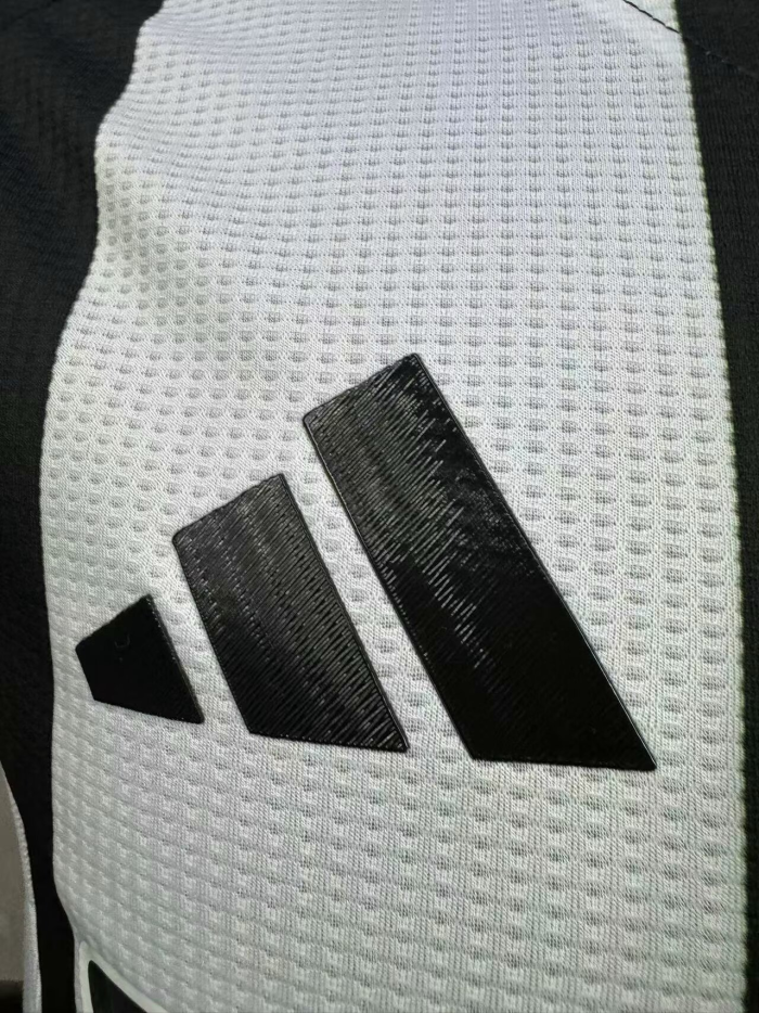 Newcastle United Home Player Jersey 24/25
