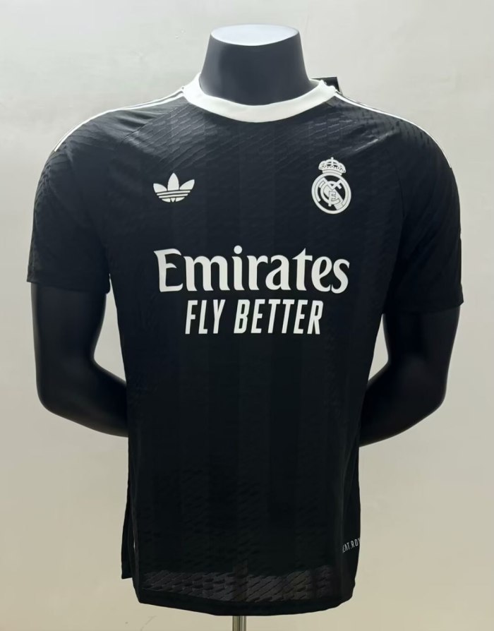 Real Madrid Goalkeeper Player Jersey 25/26