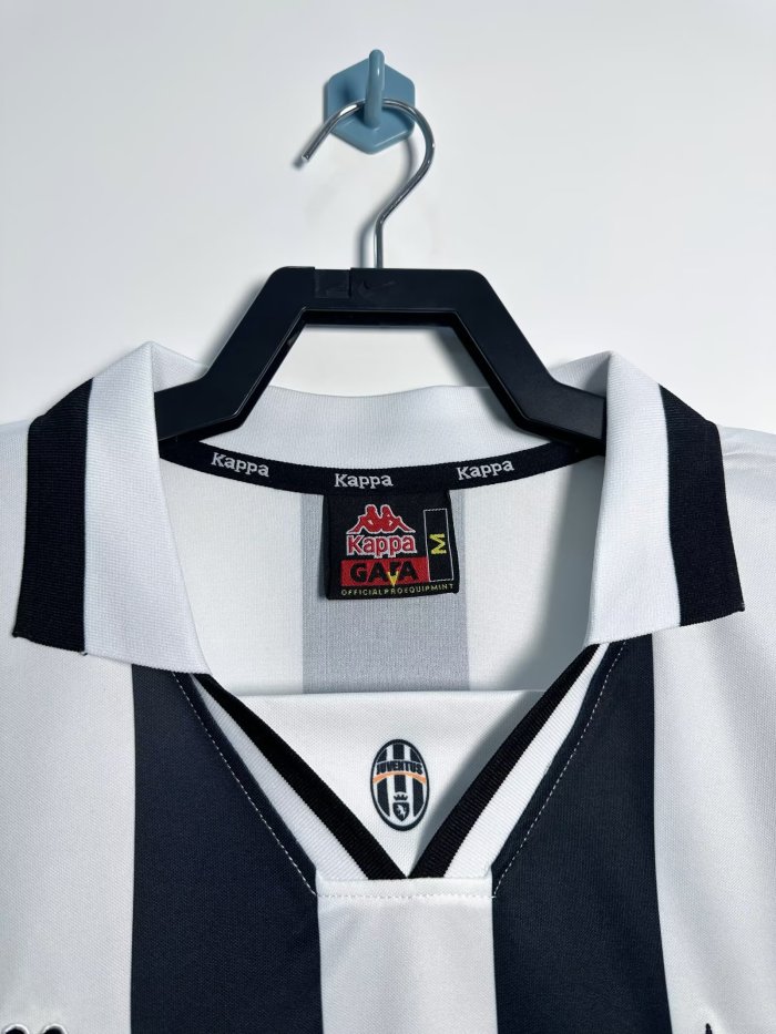 Juventus Home Retro Long Sleeve Jersey 95/97