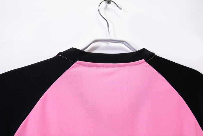 Juventus Retro Pink Goalkeeper Jersey 2002/03