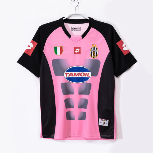 Juventus Retro Pink Goalkeeper Jersey 2002/03