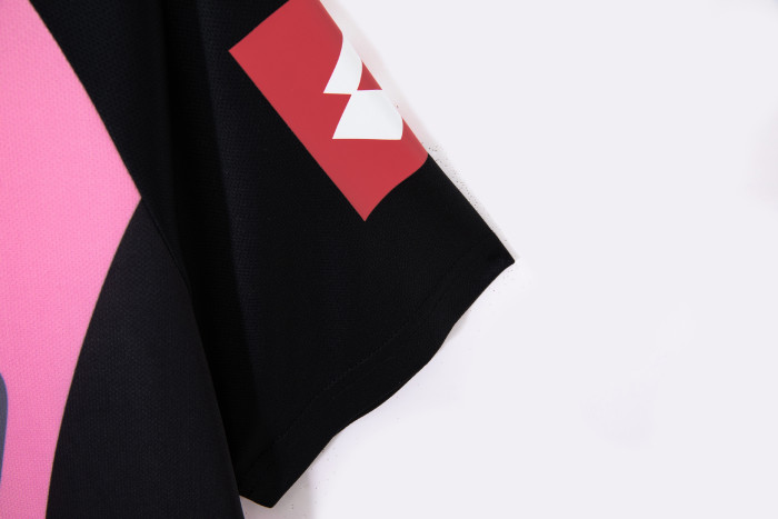 Juventus Retro Pink Goalkeeper Jersey 2002/03