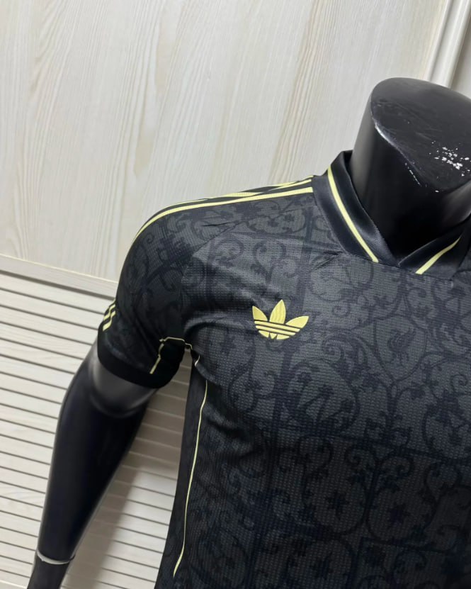 Liverpool Lifestyle Retro Player Jersey 25/26